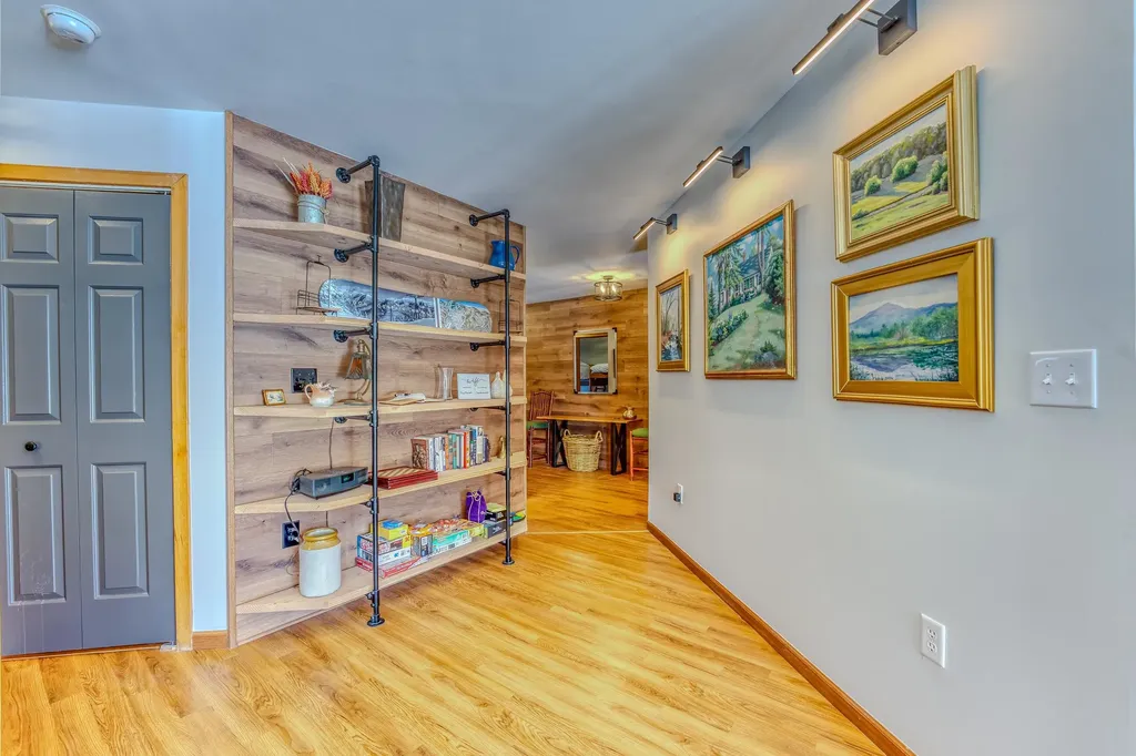 20 Crossing Drive Woodstock NH 03293