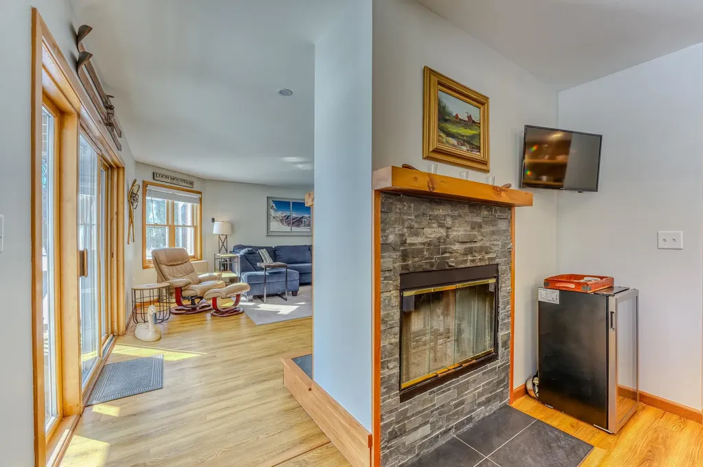 20 Crossing Drive Woodstock NH 03293