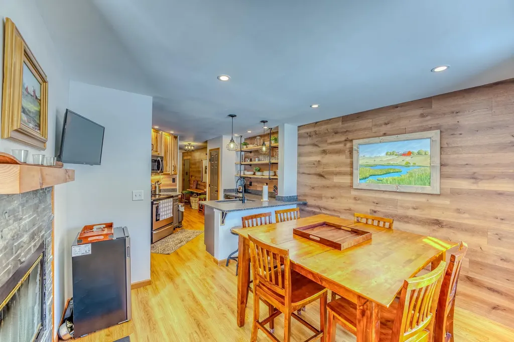 20 Crossing Drive Woodstock NH 03293