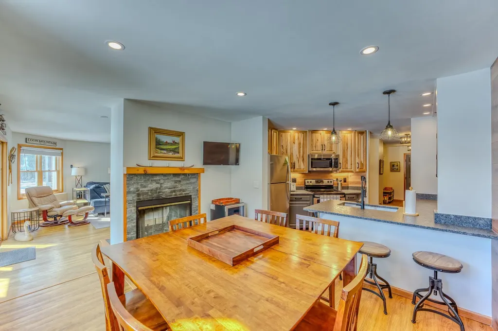 20 Crossing Drive Woodstock NH 03293