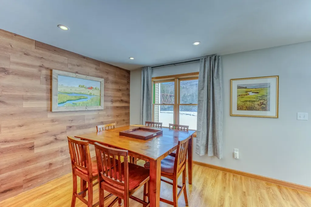 20 Crossing Drive Woodstock NH 03293