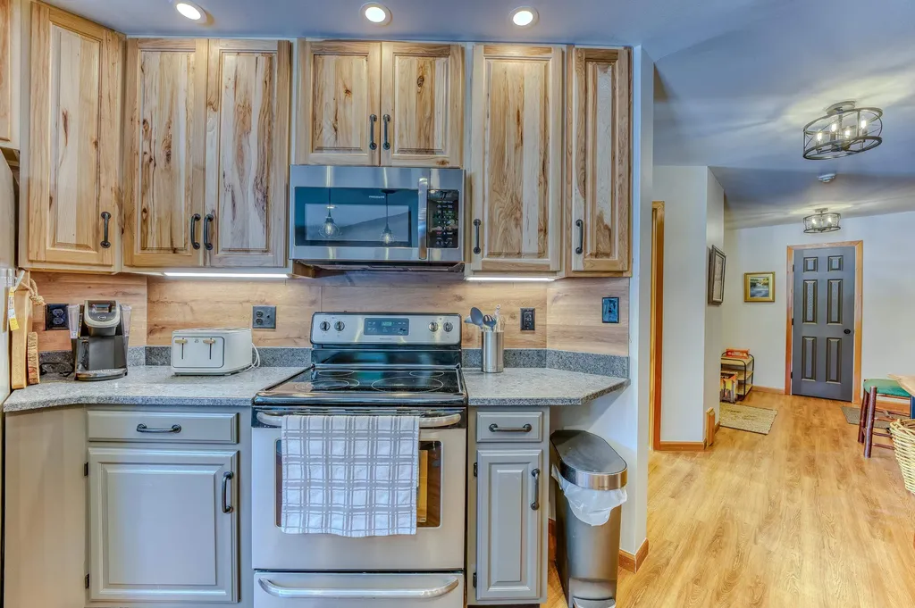 20 Crossing Drive Woodstock NH 03293