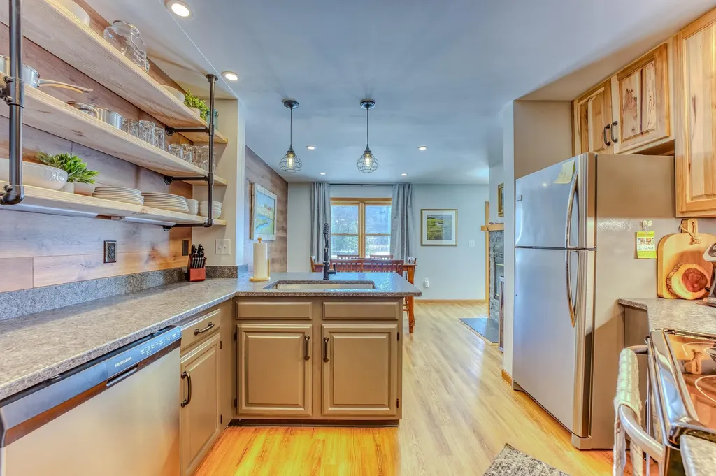 20 Crossing Drive Woodstock NH 03293