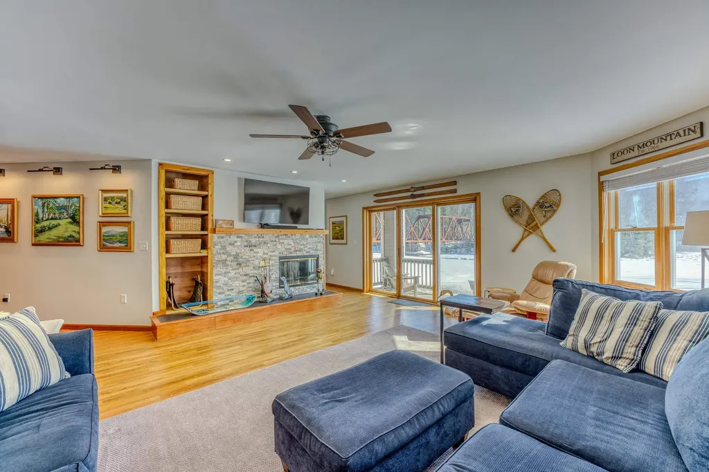 20 Crossing Drive Woodstock NH 03293