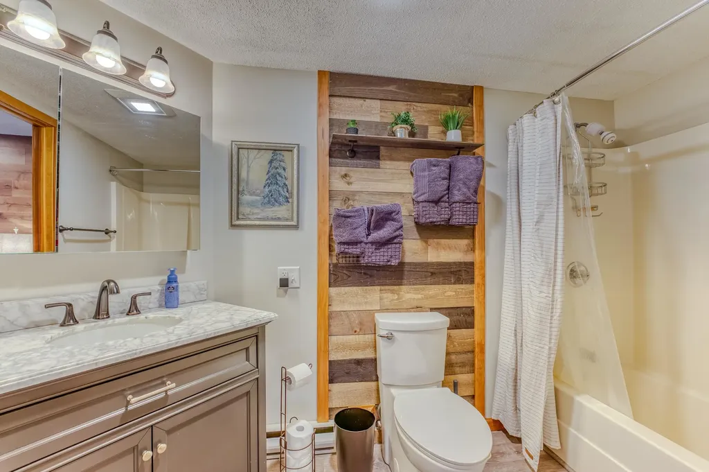 20 Crossing Drive Woodstock NH 03293