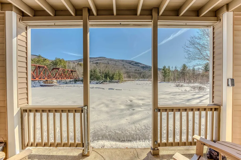 20 Crossing Drive Woodstock NH 03293