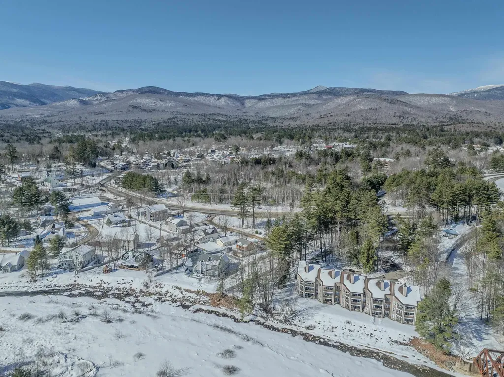 20 Crossing Drive Woodstock NH 03293