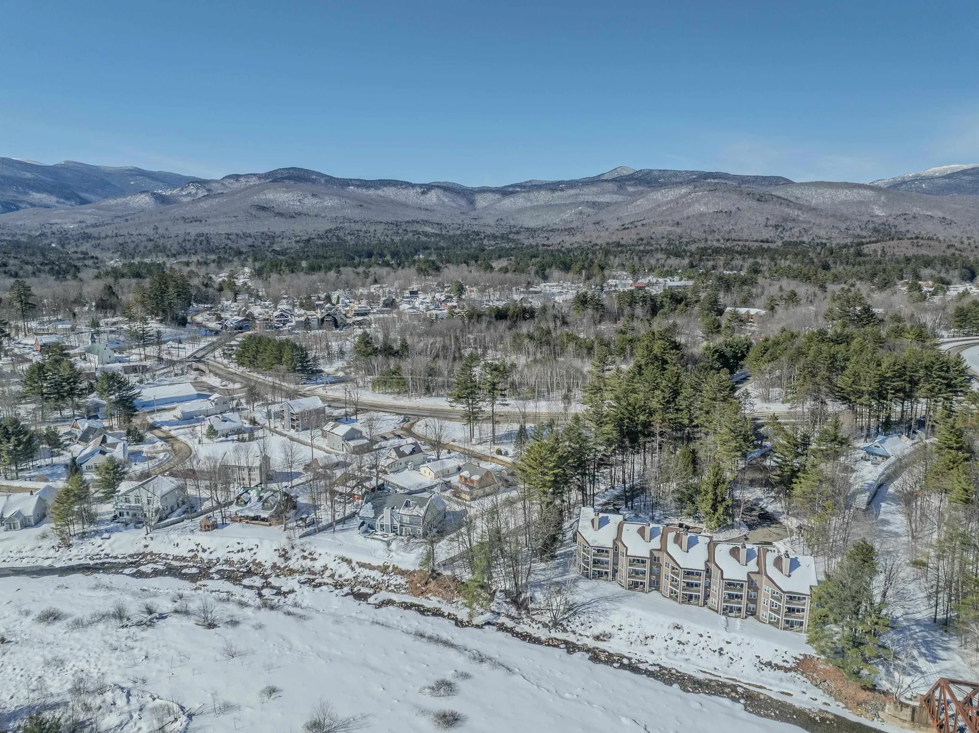 20 Crossing Drive Woodstock NH 03293