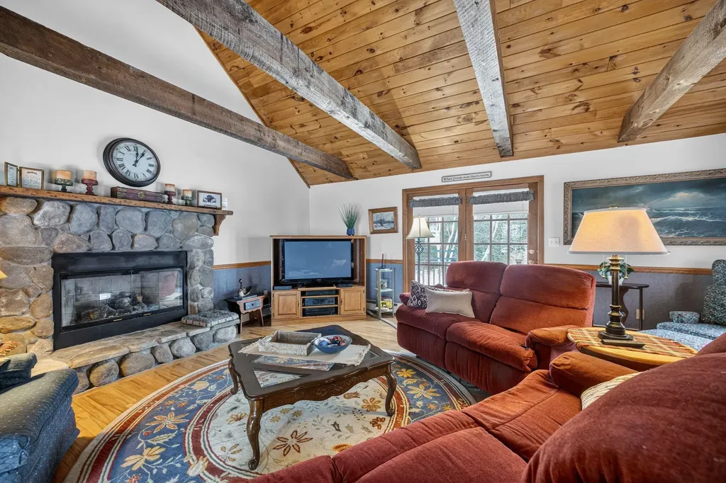 18 Manor View Drive Raymond NH 03077