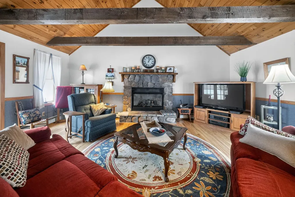 18 Manor View Drive Raymond NH 03077