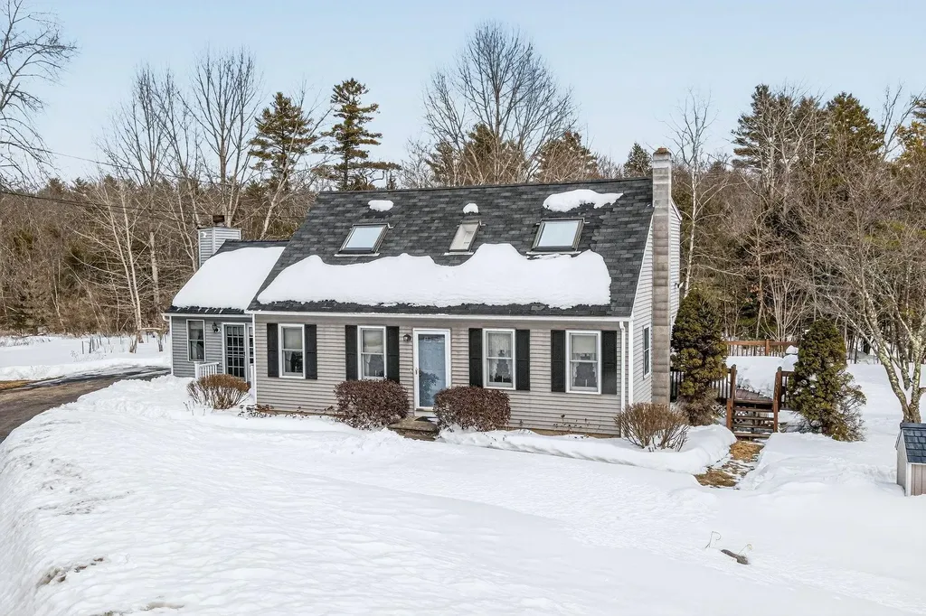 18 Manor View Drive Raymond NH 03077