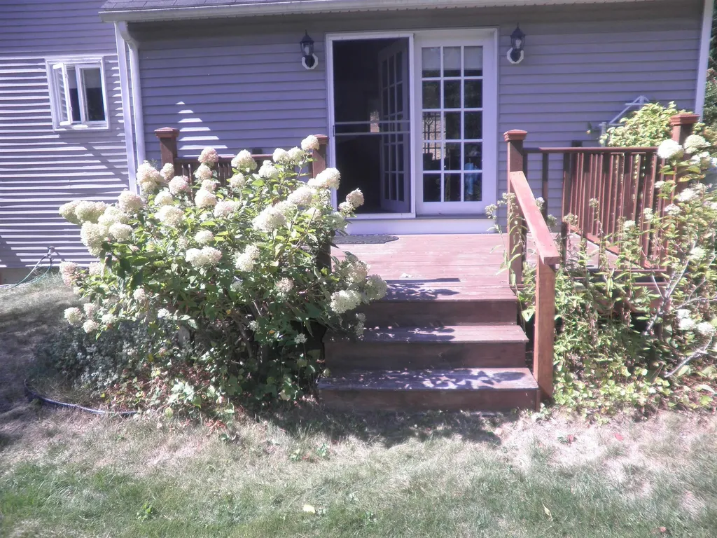 18 Manor View Drive Raymond NH 03077