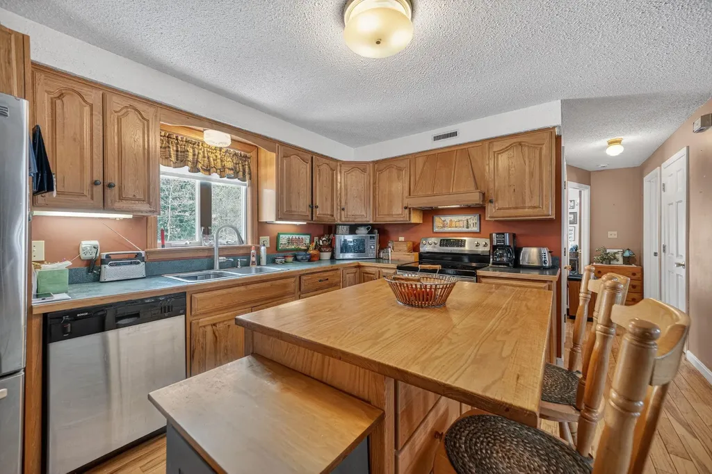 18 Manor View Drive Raymond NH 03077