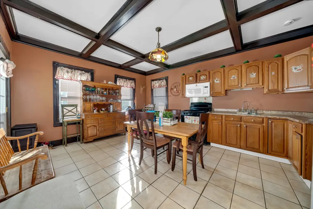 103 Ash Street Nashua NH 03060-4543