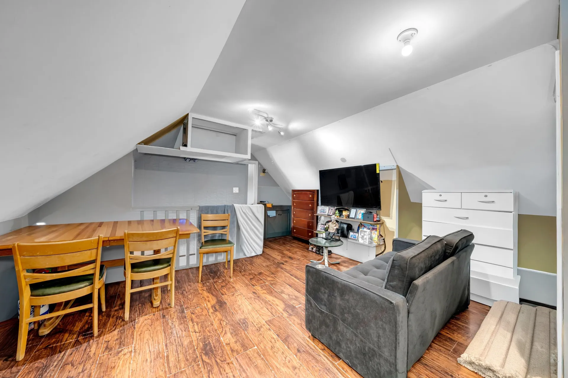 103 Ash Street Nashua NH 03060-4543