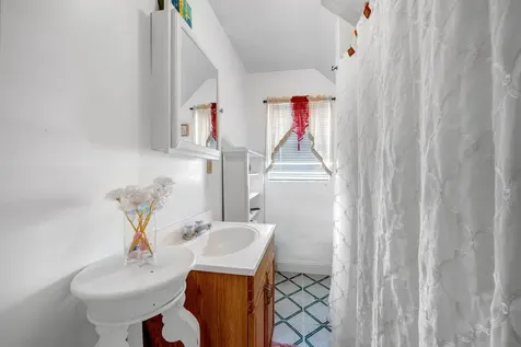 103 Ash Street Nashua NH 03060-4543