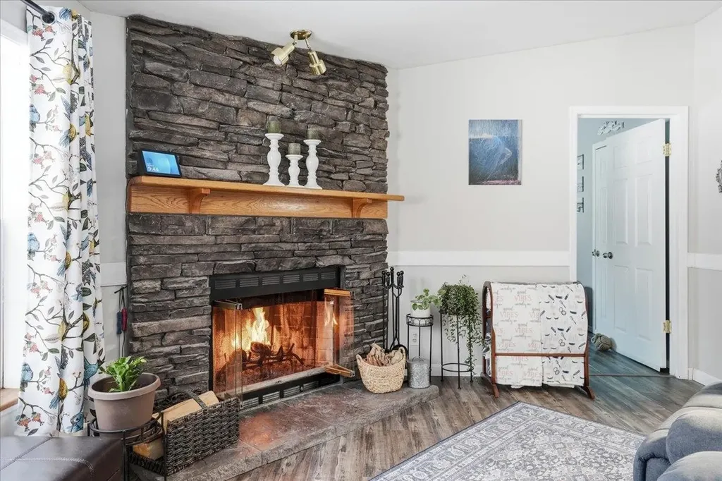 5 Pamela Drive Hopkinton NH 03229