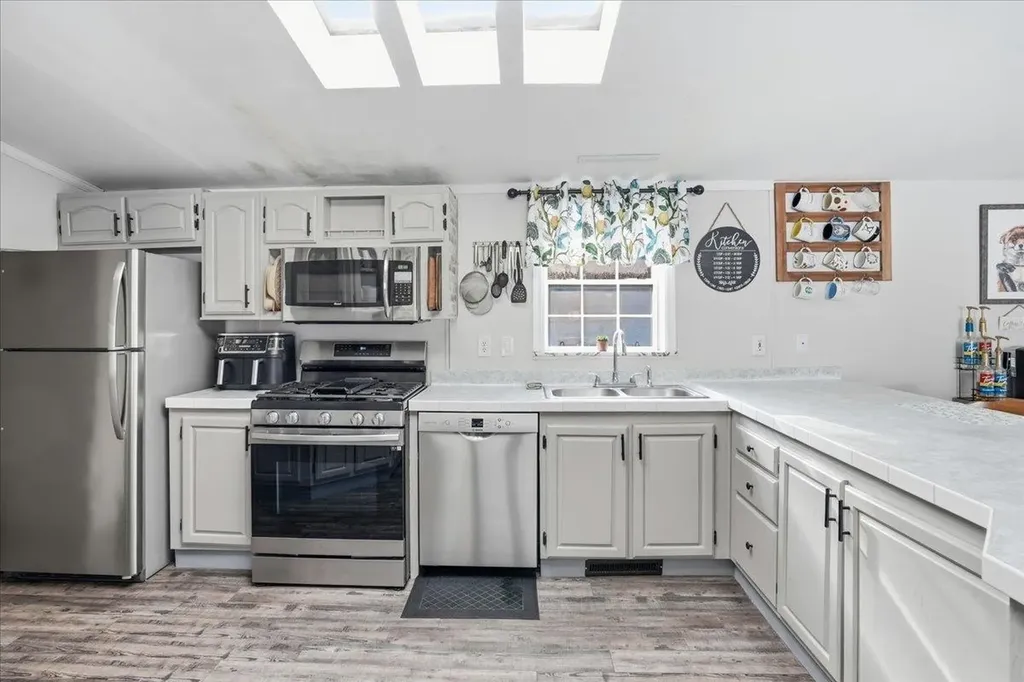 5 Pamela Drive Hopkinton NH 03229