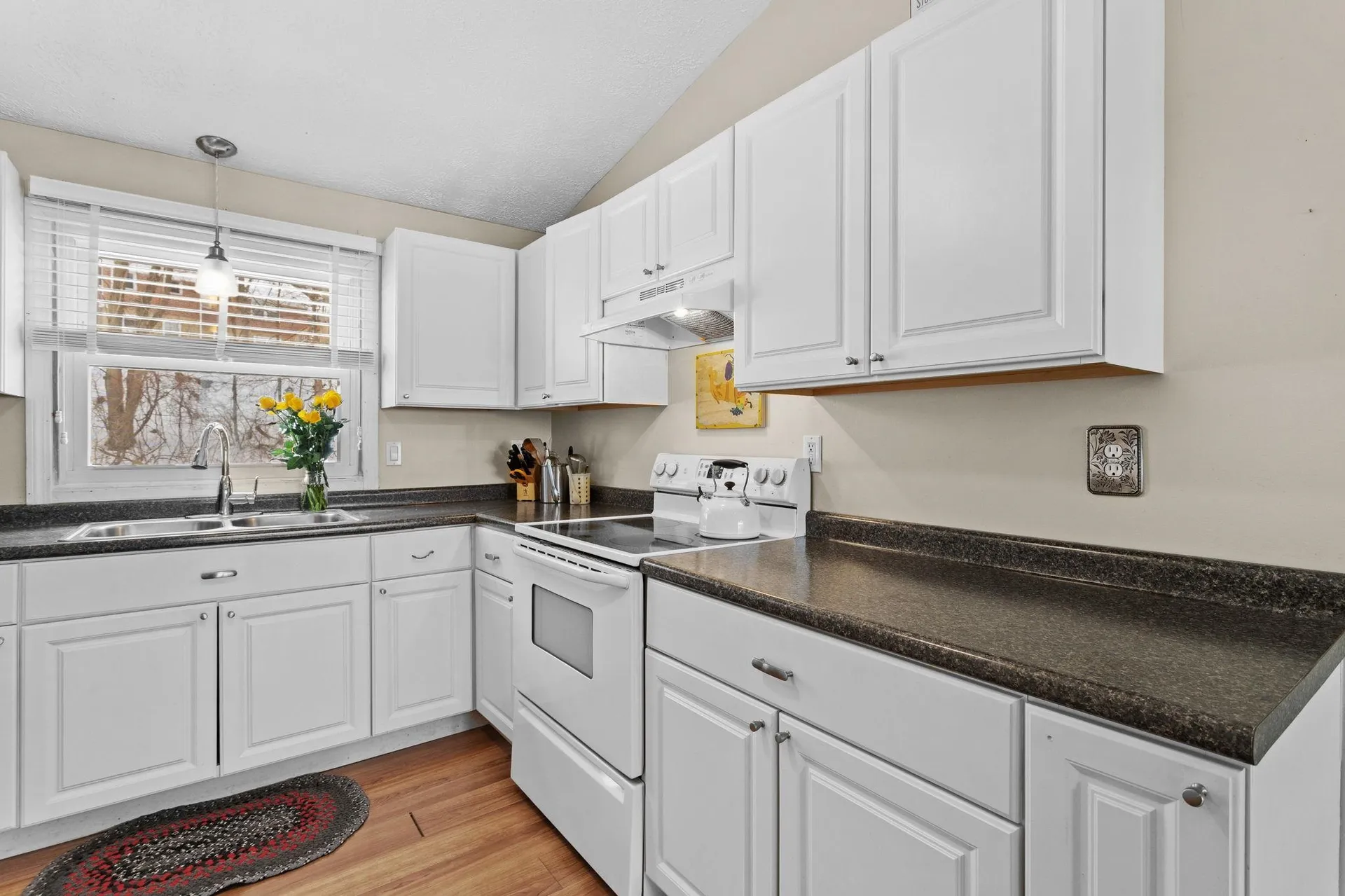 883 Mammoth Road Manchester NH 03104
