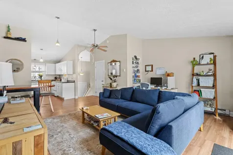 883 Mammoth Road Manchester NH 03104