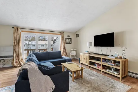 883 Mammoth Road Manchester NH 03104