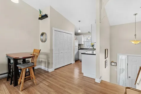 883 Mammoth Road Manchester NH 03104