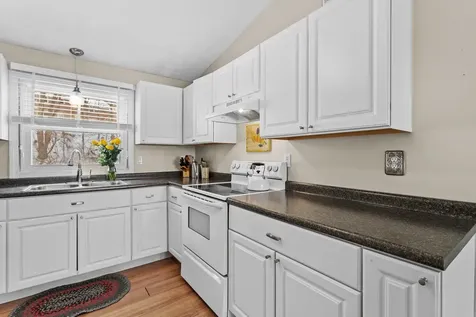 883 Mammoth Road Manchester NH 03104