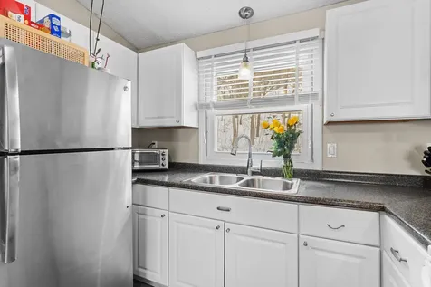 883 Mammoth Road Manchester NH 03104