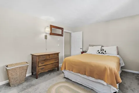 883 Mammoth Road Manchester NH 03104