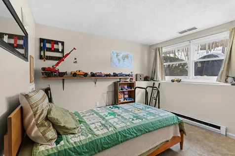 883 Mammoth Road Manchester NH 03104