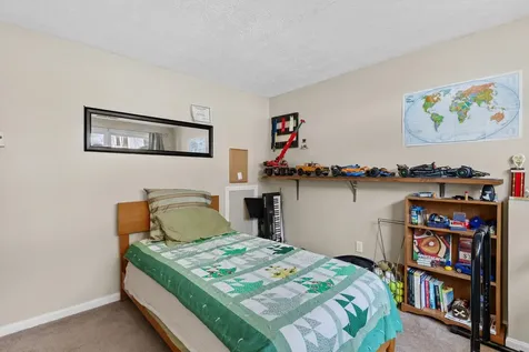 883 Mammoth Road Manchester NH 03104