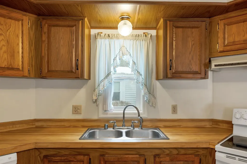 179 Donald Drive Goffstown NH 03045