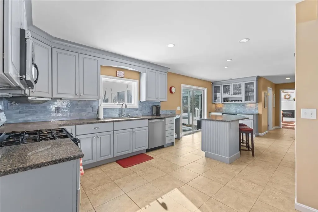 19 Dubois Drive South Burlington VT 05403