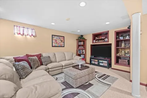 19 Dubois Drive South Burlington VT 05403