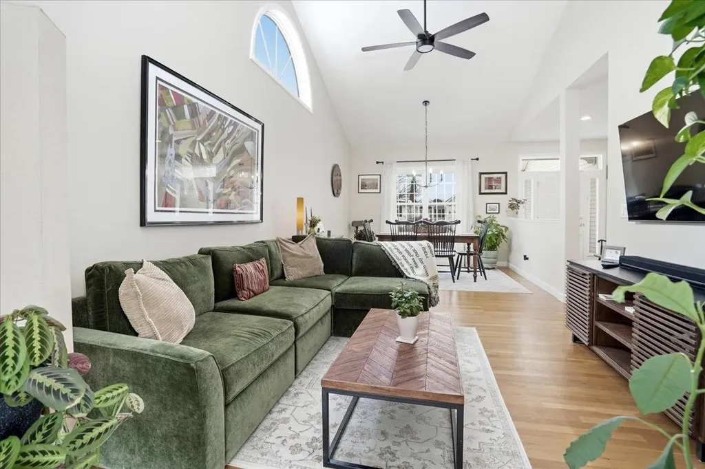 74 Old Stage Road Litchfield NH 03052