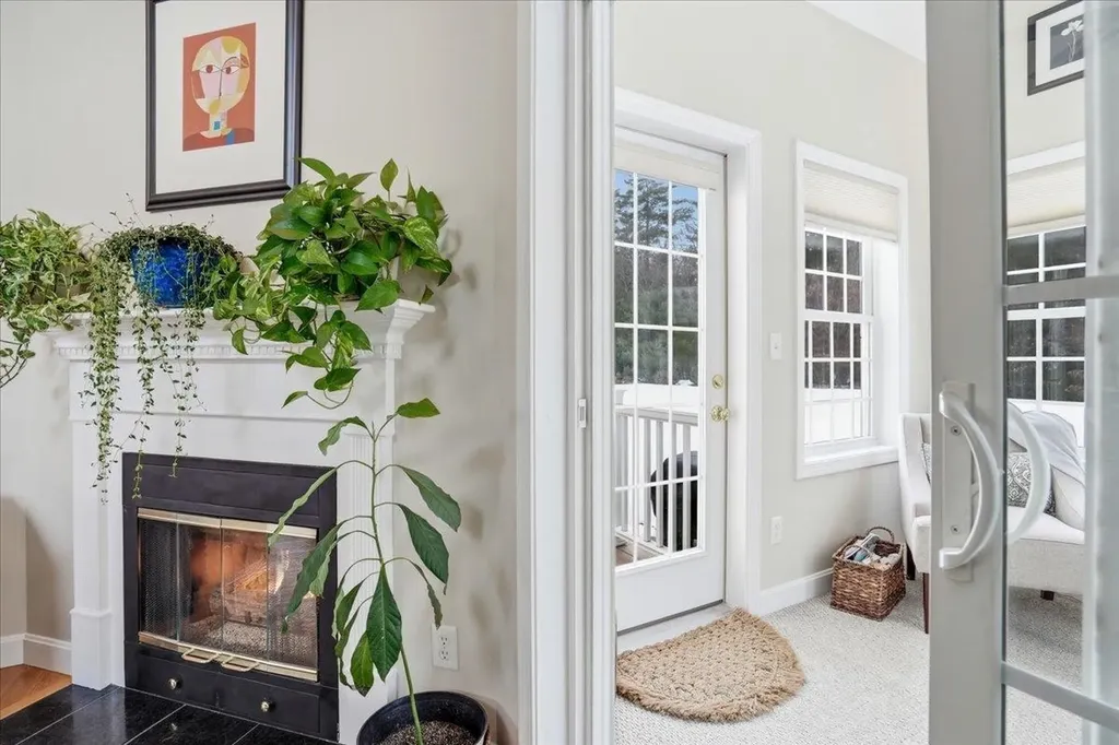 74 Old Stage Road Litchfield NH 03052