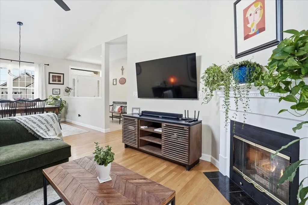 74 Old Stage Road Litchfield NH 03052