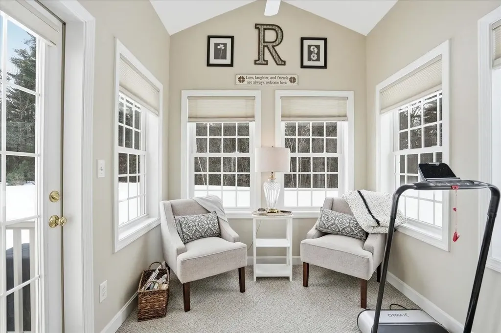 74 Old Stage Road Litchfield NH 03052