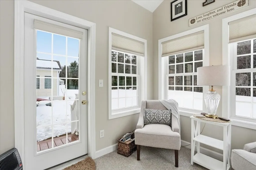 74 Old Stage Road Litchfield NH 03052