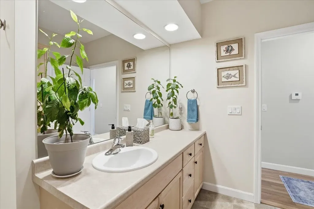 74 Old Stage Road Litchfield NH 03052