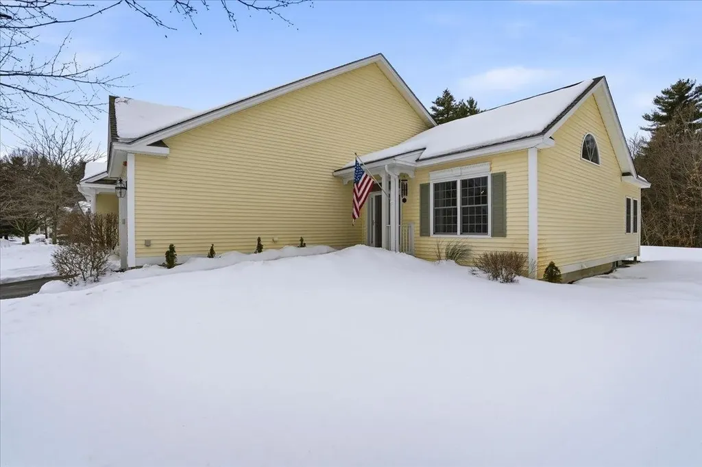 74 Old Stage Road Litchfield NH 03052