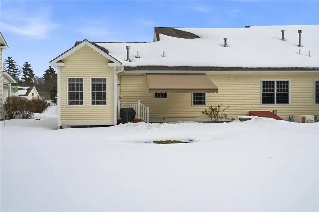 74 Old Stage Road Litchfield NH 03052