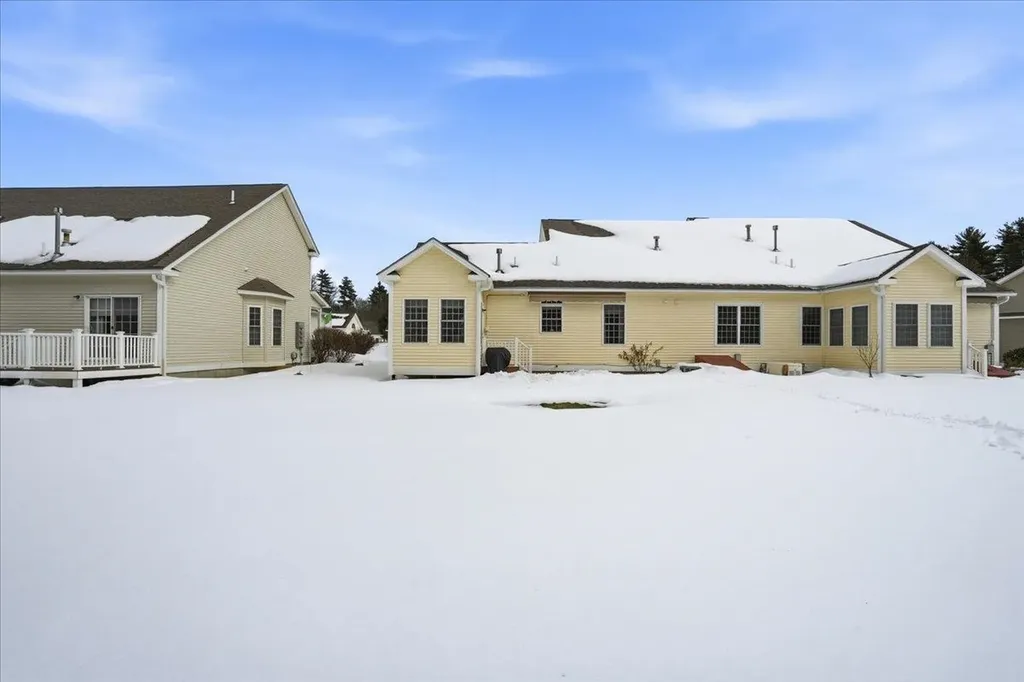 74 Old Stage Road Litchfield NH 03052