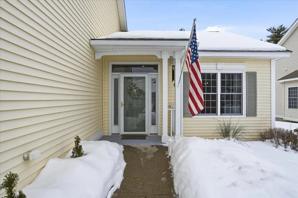 74 Old Stage Road Litchfield NH 03052