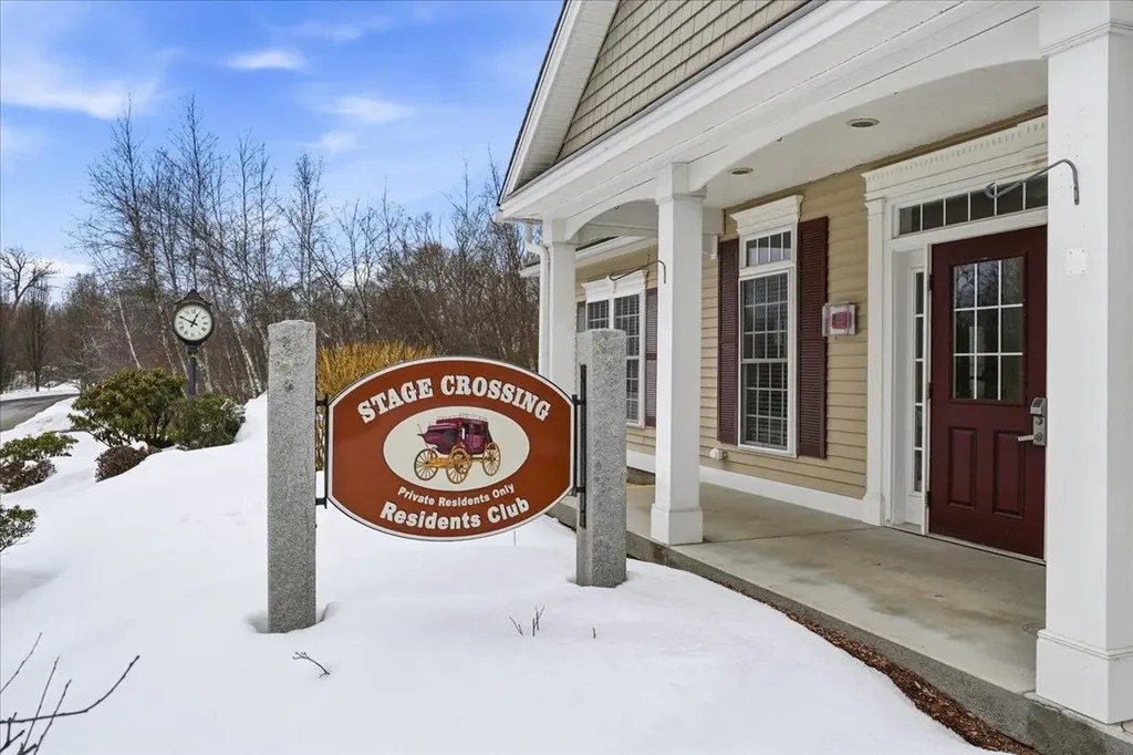 74 Old Stage Road Litchfield NH 03052