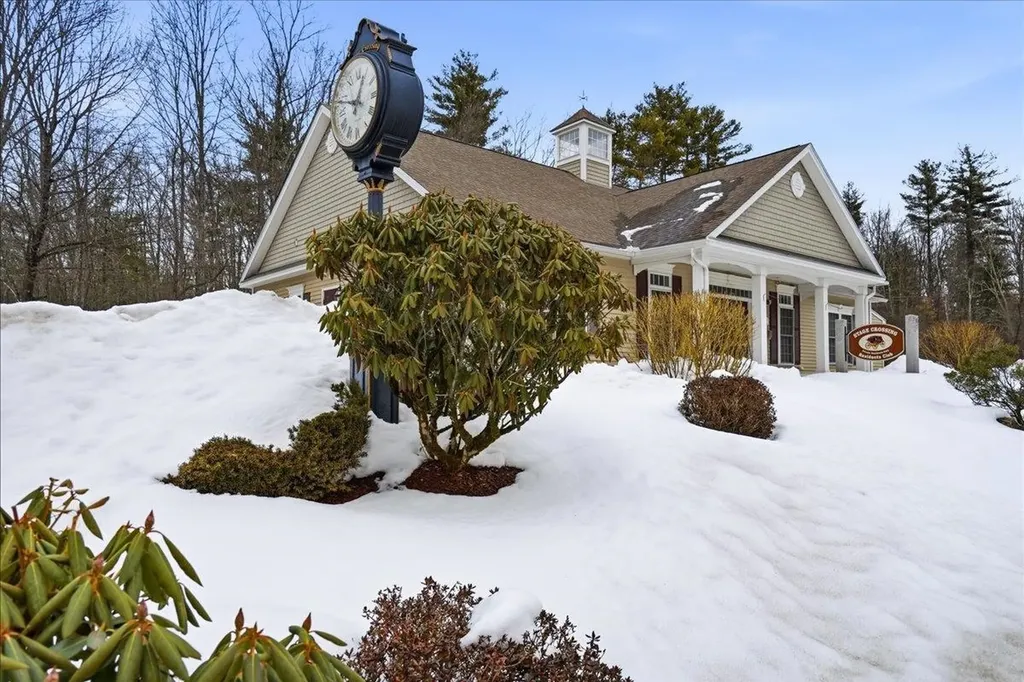 74 Old Stage Road Litchfield NH 03052