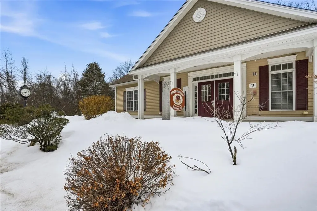 74 Old Stage Road Litchfield NH 03052