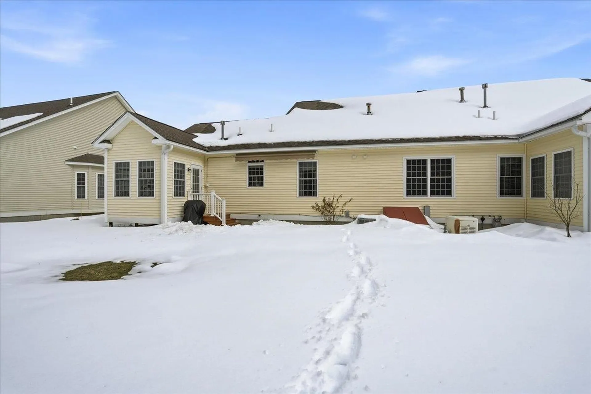 74 Old Stage Road Litchfield NH 03052