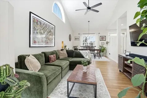 74 Old Stage Road Litchfield NH 03052