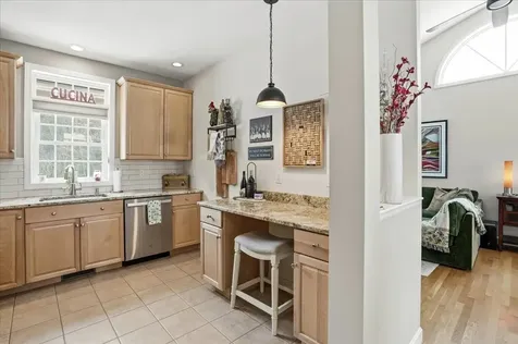 74 Old Stage Road Litchfield NH 03052